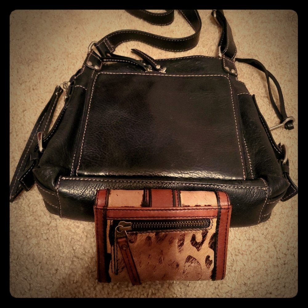 A black leather Fossil Crossbody with wallet